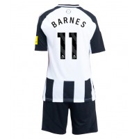 Maglia Calcio Newcastle United Harvey Barnes #11 Prima Divisa Bambino 2024-25 Manica Corta (+ pantaloncini)